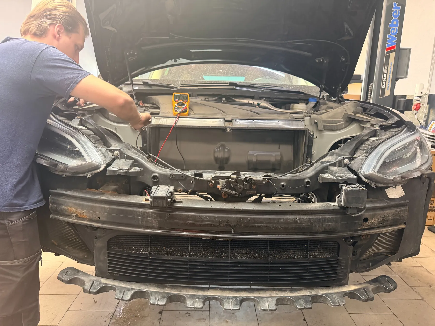 Tesla in der freien EV SERVICE Werkstatt